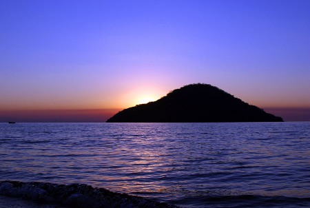 Lake_Malawi_-_Cape_Maclear_-_Thumbi_Island_Sunset